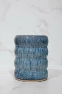 Porte-ustensiles en céramique artisanale en grès, texture côtelée, glaçure bleue réactive, cuit au four, robuste, résistant à la chaleur, organisateur de cuisine - Product Image 2