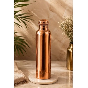 Botella de Agua de Cobre Natural para el Bienestar Ayurvédico, Hidratación Diaria, Estilo de Vida Saludable y Consumidores Ecológicos en Todo el Mundo - Product Image 1