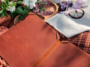 Porta Menús y Listas de Vinos de Cuero Genuino Clásico de Lujo, Resistente al Agua, Hecho a Mano, Modelo LMC-0216, Venta al Por Mayor - Product Image 2