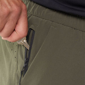 Shorts de sport pour hommes personnalisés en gros – Design uni, décontracté, séchage rapide, Spandex/Polyester, teinture unie pour la compétition et la mode - Product Image 4