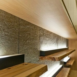 Paneles de Piedra Delgada Grin Light Silver Shine Slate Veneer, Acabado Texturizado Natural, Revestimiento Decorativo Moderno, Duradero y Ecológico - Product Image 1