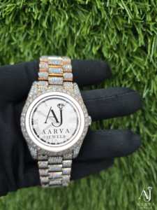 AARVA JEWELS นาฬิกาข้อมือสตรีสแตนเลสสตีลสุดหรู 25 มม. ตัวเรือนทรงสี่เหลี่ยม กระจกแซฟไฟร์ อะนาล็อก ควอตซ์ สายซิลิโคน ตัวล็อคแบบซ่อน - Product Image 2