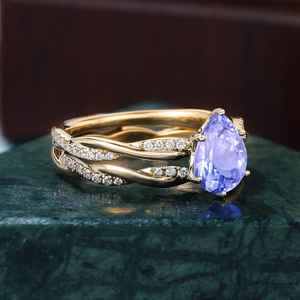 Anillo de Compromiso con Tanzanita en Forma de Pera, Anillo de Novia Vintage con Moissanita, Joyería de Boda en Oro Amarillo - Product Image 2
