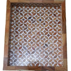 Plateau de service ovale en bois avec rebord surélevé – Plateau elliptique naturel pour café, collations et décoration de comptoir de cuisine. - Product Image 1