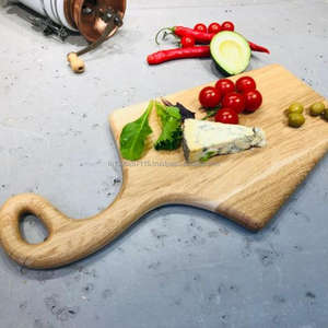 Tabla de cortar de madera de diseño perfecta para enchapar hors d'oeuvres charcutería frutas o panes en eventos formales - Product Image 1
