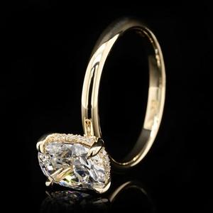 Anillo de Diamante Corte Cojín de Oro Amarillo de 18K, 2CT, Cultivado en Laboratorio, Certificado IGI, Clásico, Solitario para Mujer - Product Image 3