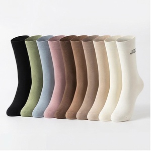 Chaussettes ras du cou de couleur unie 100 % coton respirantes pour usage quotidien décontracté pour adultes – Collection Printemps - Product Image 1