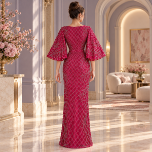 Robe de soirée rose fuchsia brodée avec des manches bouffantes évasées |   Robe de soirée longue à col en V avec détails en sequins - Product Image 4