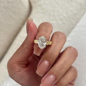 Anillo de Compromiso con Diamante CVD Ovalado de 3 Quilates Cultivado en Laboratorio, Corte E VS1, Banda de Cigarro de 3.5MM, Dos Tonos, Certificado IGI - Product Image 4