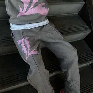 Ensemble streetwear tendance : sweat à capuche en coton délavé et vieilli, pantalon baggy oversize, broderie, impression en relief et strass - Product Image 5