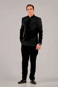 Traje de boda festivo para hombre con cuello mandarín sin arrugas, diseño de rayos de sol de medianoche, sherwani premium con base de lachka TR y cuentas negras. - Product Image 3