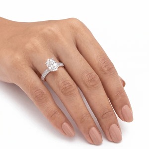 Anillo de Compromiso de Oro Amarillo de 14K con Diamante Ovalado Cultivado en Laboratorio de 1.58 CTW, Doble Hilera con Pavé, para Mujer - Product Image 3