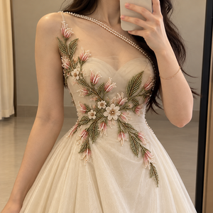 Elegante Vestido de Noche Formal con Corte en A, Hombro Descubierto, Cuello con Cuentas, Apliques Florales, Sin Mangas, Largo hasta el Suelo, de Gasa, con Ajuste Incorporado - Product Image 4