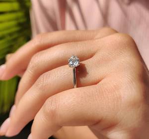 แหวนเพชรทรงลูกแพร์ 1 กะรัต เพาะเลี้ยงในห้องปฏิบัติการ สำหรับผู้หญิง แหวนหมั้นคลาสสิก ทองคำแท้ 14k 18k สี E/F ปราศจากนิกเกิลและสารตะกั่ว ขายส่ง - Product Image 3