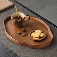 Plateau en bois de bambou avec design à plateforme surélevée, durable, idéal pour les rituels du thé, la présentation de collations, la décoration intérieure et les cadeaux, provenant d'Inde.