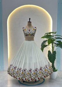 Ensemble de lehenga choli pour femmes de qualité supérieure avec broderie de paillettes pour les occasions de fête, les mariages et les occasions festives - Product Image 6