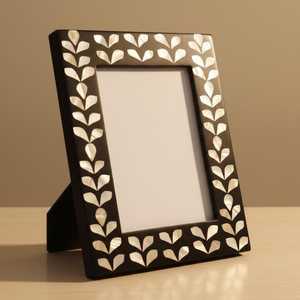 Cadre photo artisanal en nacre incrustée, taille et forme personnalisables, porte-photo haut de gamme fait main pour mariages, événements et maison - Product Image 2