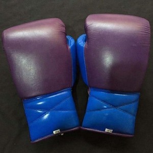 Nouveaux gants de boxe Fly pour l'entraînement au combat, en vente, pour le kickboxing et le MMA, professionnels, personnalisés, bleu et or, pour l'entraînement et le sparring - Product Image 4