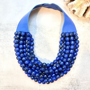 Collier confortable en résine de forme personnalisée, perles rondes, de qualité supérieure, idéal pour un cadeau de mariage, disponible à prix abordable par UO - Product Image 4