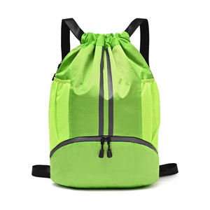 Sac à dos de sport rouge pour le basketball avec compartiment à chaussures indépendant, grande capacité, idéal pour les entraînements, les jeux de ball et la gym en plein air - Product Image 5