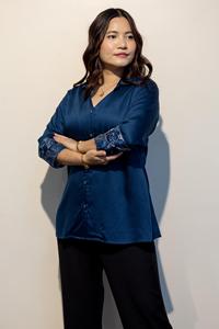 เสื้อเชิ้ตผู้หญิง ERICA Blue Giza Cotton พรีเมียมและหรูหรา ซื้อโดยตรงจากซัพพลายเออร์ในราคาต่ำ พร้อมขั้นต่ำในการสั่งซื้อน้อย - Product Image 2