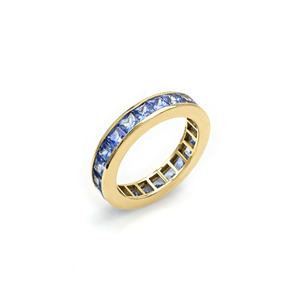 Bague Éternité Saphir Bleu Taille Carrée 4 CTW en Or Jaune 14 carats avec Sertissage Canal, Expédition Rapide, Taille US-7 – Meilleure Vente - Product Image 4