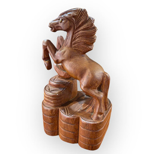 Statue de cheval moderne sculptée avec soin, pour l'intérieur, en bois de Huong - Product Image 5