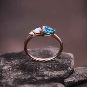 Bague de fiançailles vintage en topaze bleue suisse et opale, alliance Art Déco en moissanite, bague de mariée à trois pierres taille poire - Product Image 2