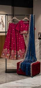 Conjunto de lehenga diseñado con un cuello redondo atemporal y un cremallera lateral con cierre trasero para garantizar un ajuste perfecto. - Product Image 1