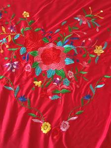 Écharpes flamenco brodées avec des détails décoratifs vibrants et des motifs artistiques, idéales pour les costumes de danse, les événements de mode et - Product Image 2