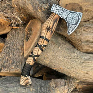 Hache barbue de style nordique avec tête en acier artistique et manche en bois naturel pour collection et exposition - Product Image 1