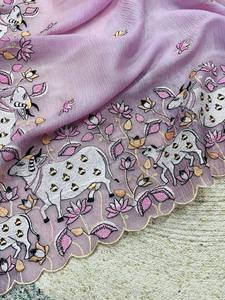 Sari élégant doré effet froissé – Broderie motif animalier de créateur avec motif floral et chemisier - Product Image 3