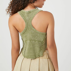 Camiseta sin mangas casual de punto satinado verde para mujer, con media cremallera, de longitud regular, ajuste ceñido, ecológica, de secado rápido y transpirable, para primavera y verano. - Product Image 3