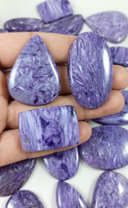Charoite Naturelle Cabochon Pierre Précieuse Libre Faite à la Main Radha Arts Formes et Tailles Variées Violettes pour la Fabrication de Bijoux - Product Image 5