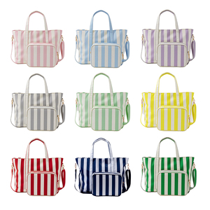 Bolso Tote Tipo Náutico con Estampado de Rayas Rosas y Blancas, Correa Cruzada Ajustable, Resistente al Agua, Lavable, de Poliéster, Estilo Moderno - Product Image 4