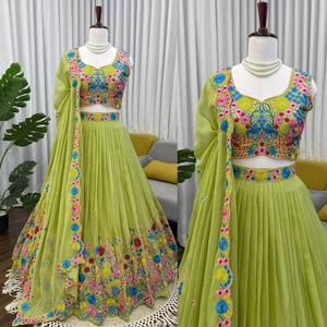 Ensemble de Robe de Mariage Designer pour Enfants, en Tissu de Soie Imprimé Floral Fantaisie, avec Grand Volume, Lehenga Choli et Dupatta, Été - Product Image 4