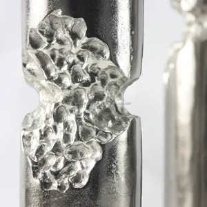 Bougeoir en métal fait main Royal Vintage de forme ronde pour la décoration de Noël à la maison Fabriqué par Zahid Exports India - Product Image 1