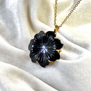 Collar con colgante de flor de ónix negro natural para ella, colgante de flor de cristal de ónix negro tallado a mano, joyería hecha a mano - Product Image 5