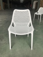 Chaise en plastique PP de style moderne pour salle à manger, hôtel, école, parc, hôpital, empilable, utilisation en extérieur pour restaurant