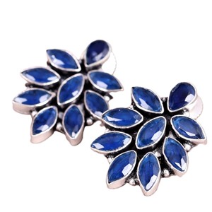 Pendientes de botón con diseño floral étnico tribal bohemio para mujer, con múltiples piedras, de latón bañado en plata antigua, con engaste de bisel de ónix, Royal Blossom - Product Image 3