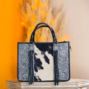 Nouveauté 2026 : Sacs à bandoulière en cuir véritable Venus pour femmes, style vintage, décorés de lettres florales et de motifs gravés à la main, vente en gros - Product Image 2