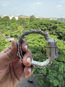 Reloj de Lujo para Hombre, Edición Limitada, Cuadrado, de Acero Inoxidable, 20 mm, con Diamantes Moissanite, Diseño de Trono, Escala con Números Romanos - Product Image 3