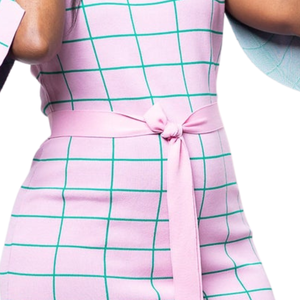 Vestido rosa a cuadros Oxford para mujer, con mangas tipo capa, elegante diseño de hombros drapeados, atuendo informal para fiesta, estilo elegante para damas - Product Image 4
