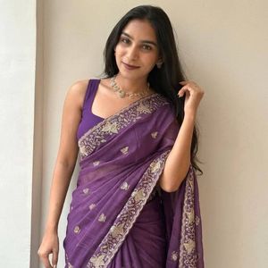 Sari en Georgette Pure Star Premium avec broderie de sequins C-Pallu et bordure ajourée, avec chemisier, prix de gros par Royal Export - Product Image 1