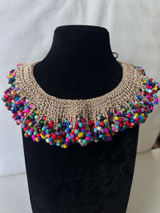 Collier brodé à la main de haute qualité avec perles de verre parfait pour les tenues traditionnelles, bohèmes et modernes - Product Image 6