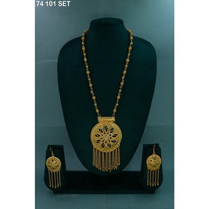 Ensemble de bijoux tendance en alliage plaqué or, collier et boucles d'oreilles classiques en alliage plaqué or pour femmes, pour mariage et fiançailles - Product Image 1