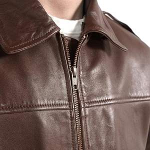 Blouson aviateur en cuir véritable marron avec col en sherpa pour homme - Product Image 3