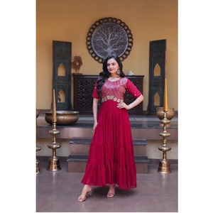 Vestido Anarkali de Diseñador con Bordado de Lentejuelas Zari y Apliques Florales, Vestido de Novia para Exportación - Product Image 1