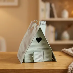 Portavelas de Hierro con Diseño Artesanal en Forma de Casa con Recorte de Corazón para Decoración del Hogar en San Valentín - Product Image 1