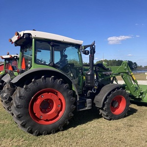 Tracteur puissant AGCO Fendt 211 Vario avec moteur de 80 CV, transmission par engrenages, 4 roues motrices, haute productivité, couleur rouge, puissance de traction élevée - Product Image 2